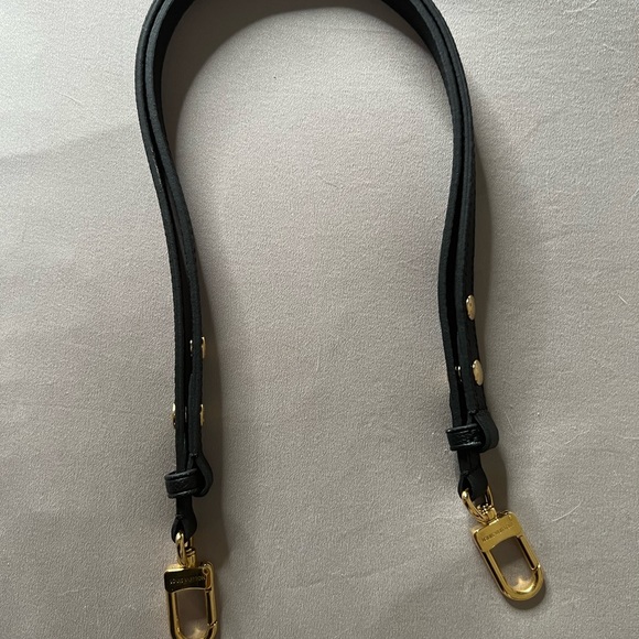Louis Vuitton purse strap that goes to the “FAVORITE” purse. - Picture 1 of 11